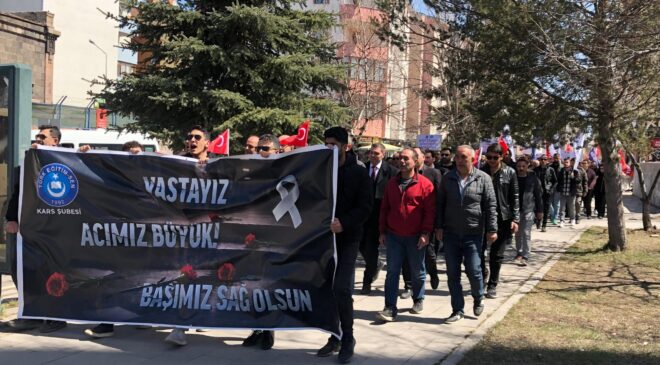 Kars’ta okul saldırılarında hayatını kaybedenler için gıyabi cenaze namazı kılındı