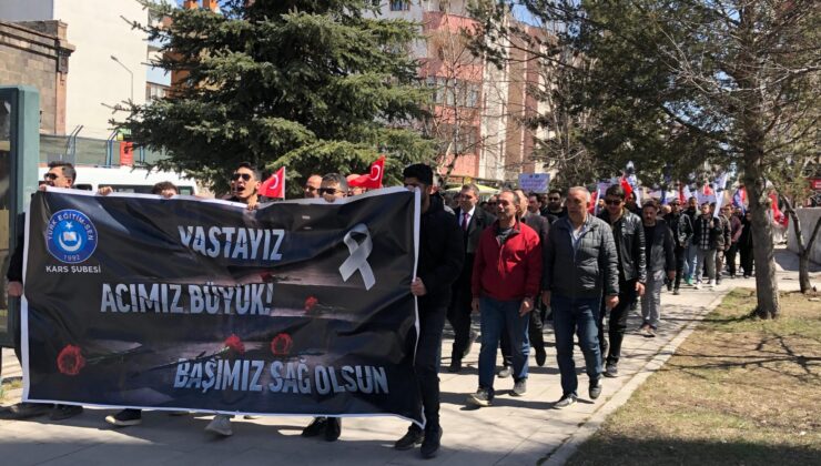 Kars’ta okul saldırılarında hayatını kaybedenler için gıyabi cenaze namazı kılındı