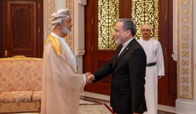İran Dışişleri Bakanı Arakçi Maskat’ta Umman Sultanı ile Görüştü