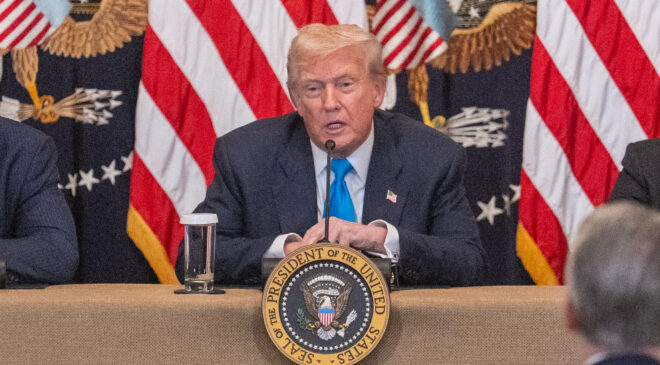 Trump’tan Çin ve Hürmüz Boğazı Açıklaması: “Şi Cinping Bana Kocaman Sarılacak”