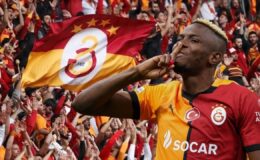 Osimhen Derbi İçin Sahaya Çıkmaya Hazırlanıyor