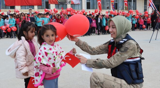 Siirt’te Jandarma, Milli Aile Haftası Kapsamında Farkındalık Etkinlikleri Düzenledi