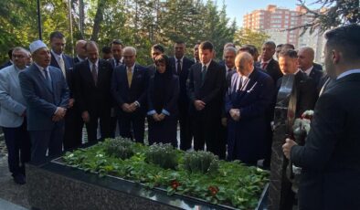 MHP Lideri Devlet Bahçeli’den Alparslan Türkeş’in Kabrine Kurban Bayramı Ziyareti