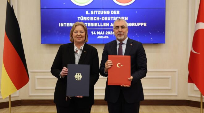 Çalışma Ve Sosyal Güvenlik Bakanı Işıkhan Almanya Federal Bakanı Bas İle Bir Araya Geldi