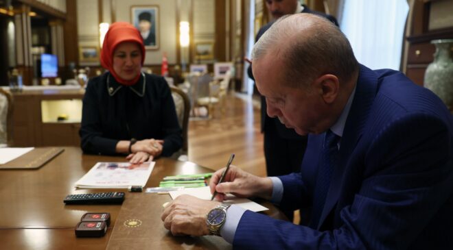 Cumhurbaşkanı Erdoğan, Kurban Bağışını Türk Kızılay’a Yaptı