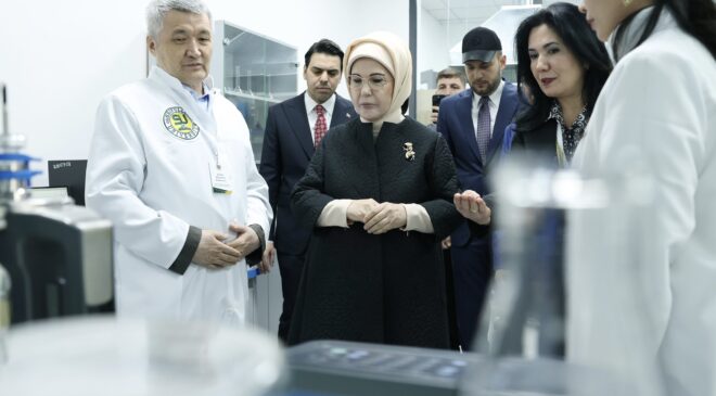 Emine Erdoğan Kazakistan’da Uluslararası Sıfır Atık Eğitim Laboratuvarı’nın Açılışını Gerçekleştirdi