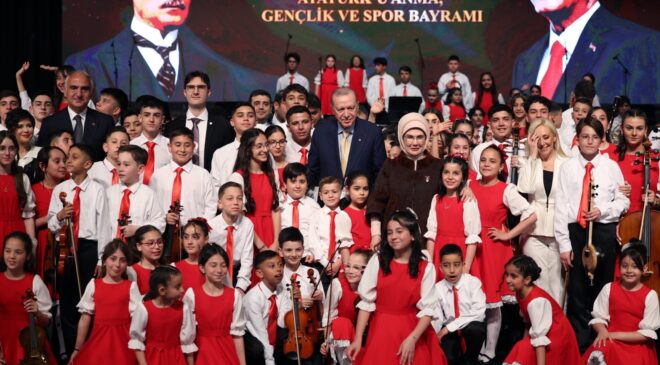 Kültür ve Turizm Bakanı Mehmet Nuri Ersoy, Cumhurbaşkanlığı Çocuk Orkestrası ve Korosu Konserine Katıldı