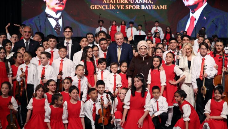 Kültür ve Turizm Bakanı Mehmet Nuri Ersoy, Cumhurbaşkanlığı Çocuk Orkestrası ve Korosu Konserine Katıldı
