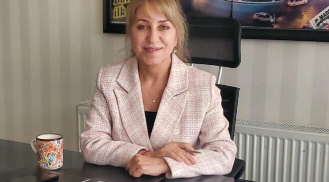 AFİŞLER PARLAK, MESAJ DUMAN ALTINDA
