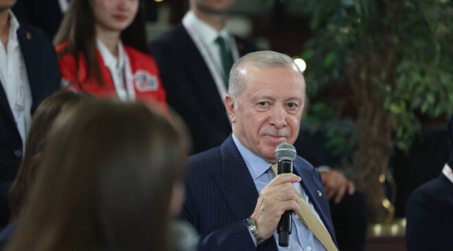 Cumhurbaşkanı Erdoğan Gençleri Milletin Evi’nde Ağırladı: “En Büyük Yatırımı Gençlerimize Yapmaya Kararlılıkla Devam Edeceğiz”