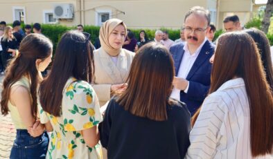 Vali Kızılkaya Bayram Namazı Sonrası Vatandaşlarla Bayramlaştı, Görev Başındaki Personeli Ziyaret Etti