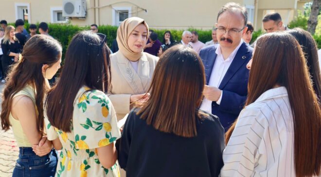 Vali Kızılkaya Bayram Namazı Sonrası Vatandaşlarla Bayramlaştı, Görev Başındaki Personeli Ziyaret Etti