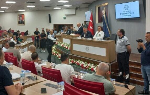 Aydın Büyükşehir Meclisi’nde 1,5 Milyarlık Kredi Tartışması: “Pavyon” Sözü Gerginlik Yarattı