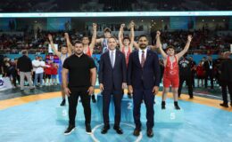 Bakan Bayraktar Ankara’da Minik Pehlivanlarla Bir Araya Geldi