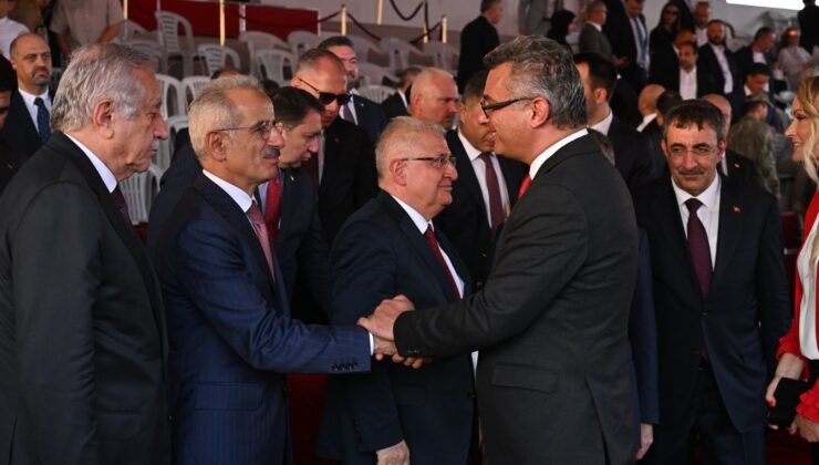 Bakan Uraloğlu Kıbrıs’ta Düzenlenen Resmi Törenlere Katıldı