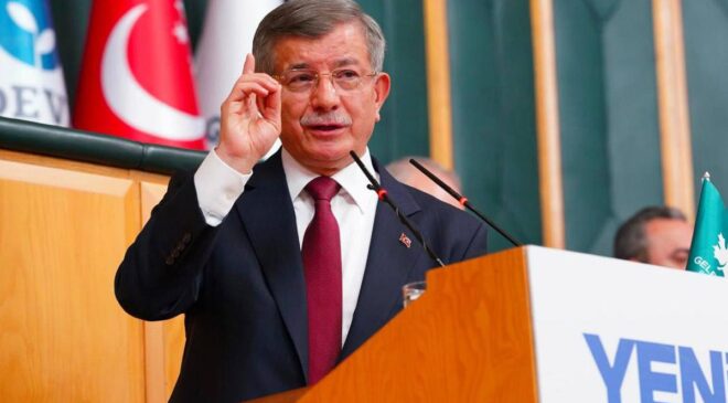 Gelecek Partisi Kapanıyor: Ahmet Davutoğlu Siyasetten Çekilme Kararını Açıkladı