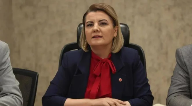 İzmit Belediye Başkanı Fatma Kaplan Hürriyet Görevden Uzaklaştırıldı