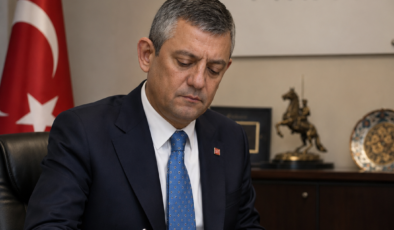CHP’de 91 Milletvekili İstifa Etti: Özgür Özel “Yeni Parti”nin Kuruluş Evraklarını İmzaladı