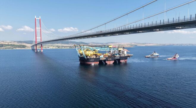 Dünyanın en büyük 3’üncü vinç gemisi ‘SAIPEM 7000’, 1915 Çanakkale Köprüsü’nün altından geçti