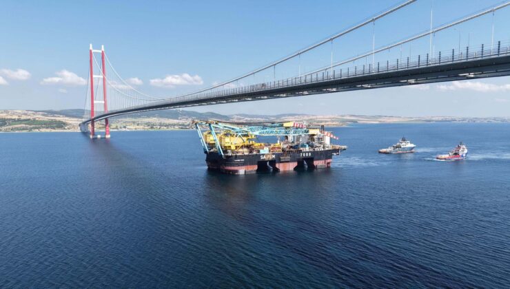 Dünyanın en büyük 3’üncü vinç gemisi ‘SAIPEM 7000’, 1915 Çanakkale Köprüsü’nün altından geçti