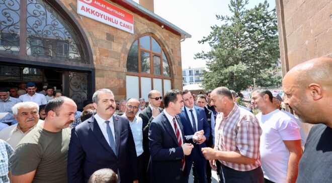 Bitlis Valisi Ahmet Karakaya Ahlat’ta Esnaf Ve Vatandaşlarla Buluştu