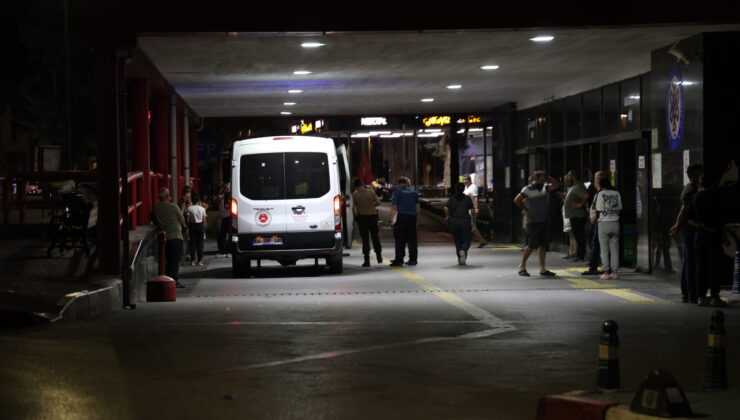 İzmir’de Motosiklet Bariyerlere Çarptı: 1 Ölü, 1 Ağır Yaralı